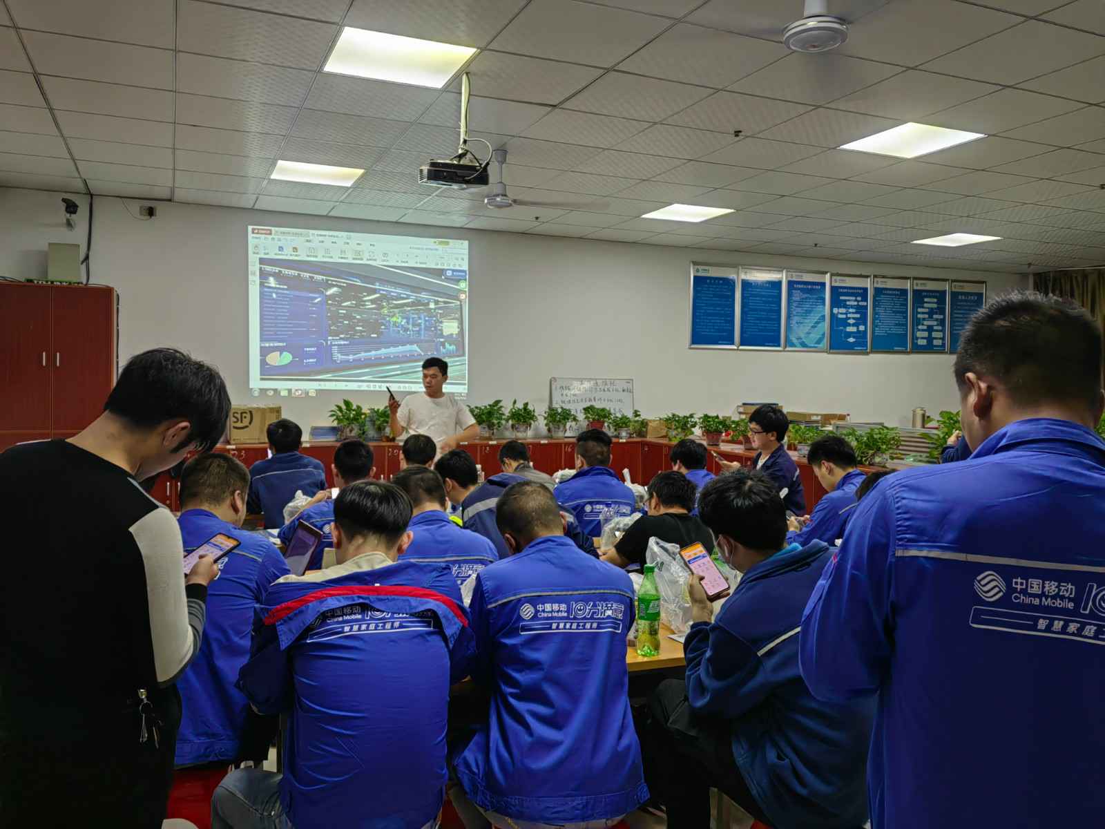 兰州薇晨移动应用平台有限公司为中移铁通有限公司安全用电培训